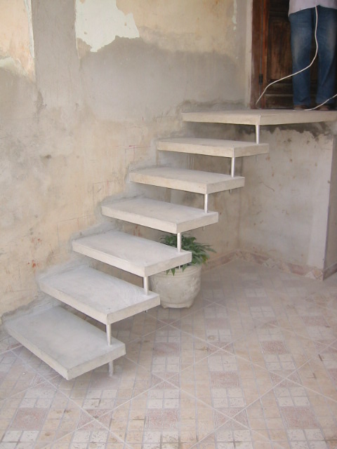 Escada de concreto armado em pequeno espaço 5,38m2 - 2 